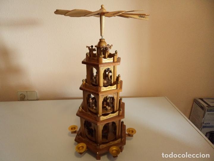 Vintage: Pir&aacute;mide de navidad de madera - Foto 1