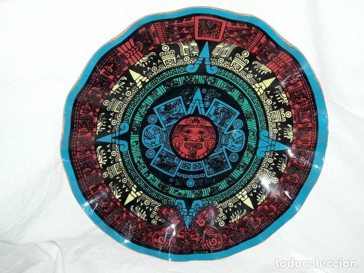 Vintage: Magnifica bandeja frutero calendario azteca de colores resina
