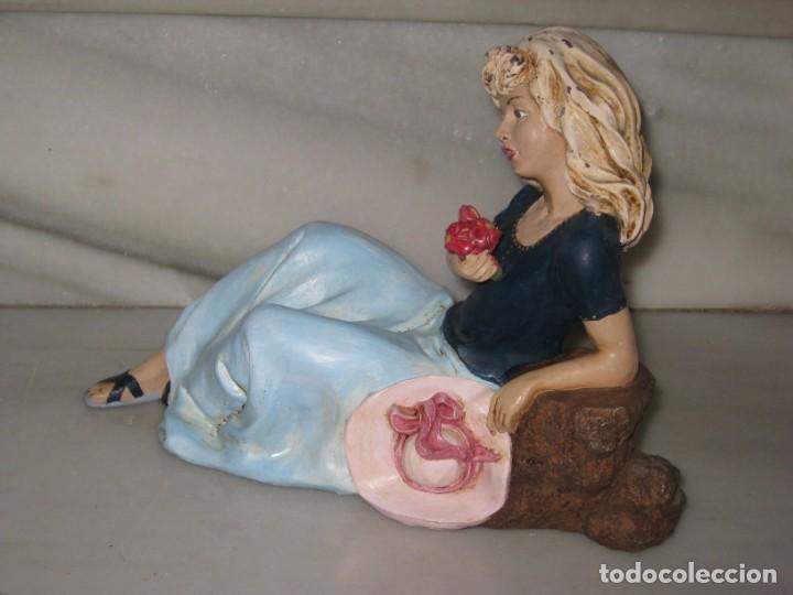 Vintage: Figura resina. Art Mat. - Foto 3