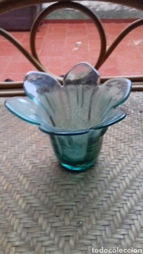 Vintage: Precioso centro o jarr&oacute;n de cristal reciclado verde. Made in spain