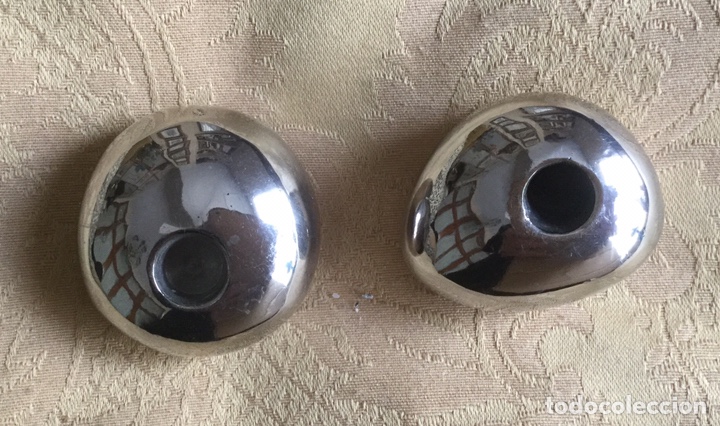 Vintage: 2 PORTA VELAS DE METAL PLATEADO