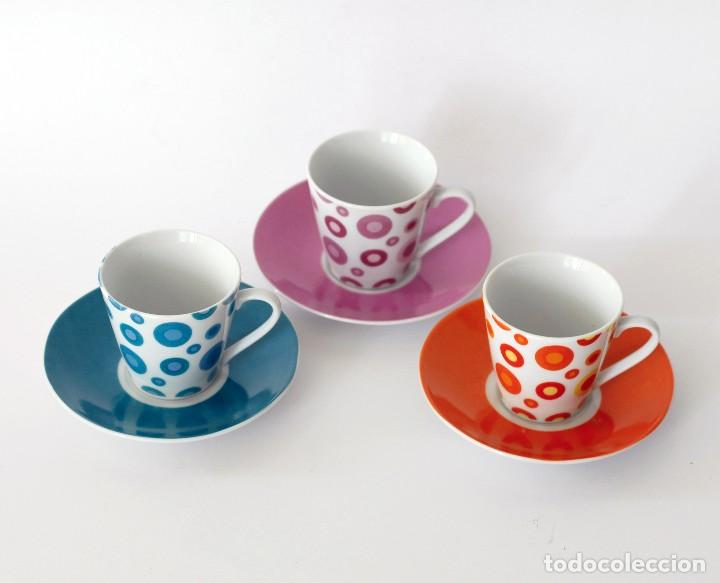 Vintage: Antiguo juego de 3 tazas para caf&eacute;, de cer&aacute;mica esmaltada con lunares en colores pasteles.