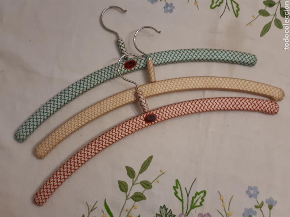 Vintage: Lote 3 perchas forradas vintage - Foto 2