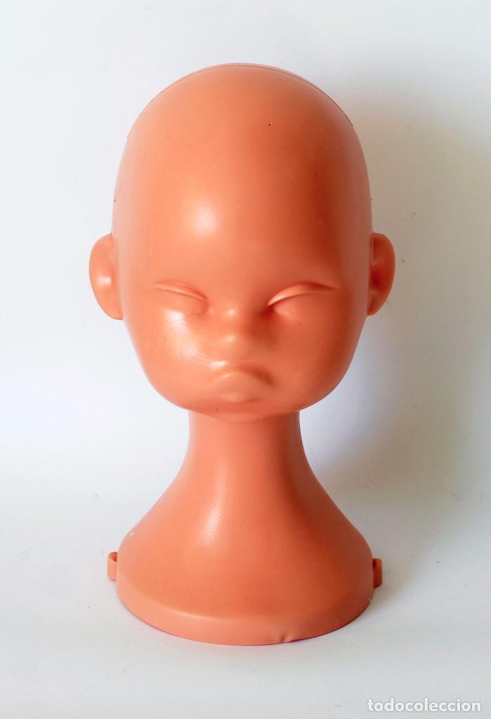 Vintage: Rara cabeza maniqu&iacute; de ni&ntilde;o. Hueca, color piel. Ideal para sombreros o gorros. Mide 30 cm de alto