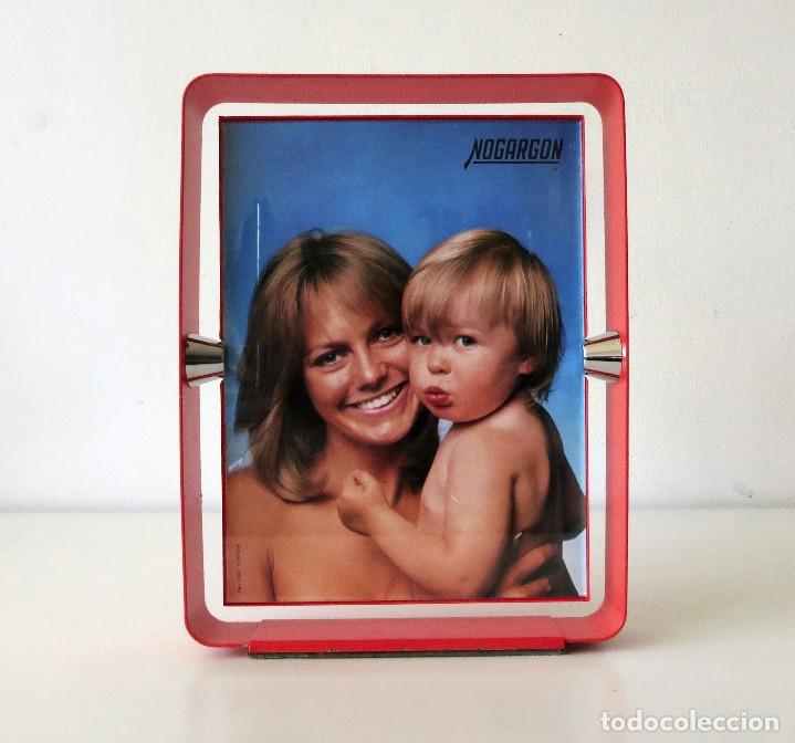 Vintage: Portarretrato. Marco para foto. Original, a&ntilde;os 60. Marca Nogargon. De metal y pl&aacute;stico. Giratorio