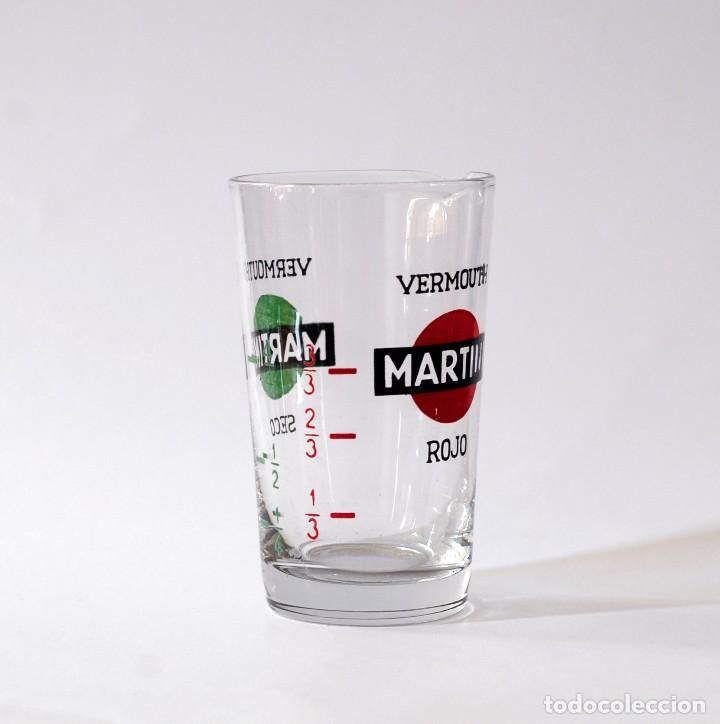 Vintage: Peque&ntilde;o vaso medidor, con pico vertedor, publicidad de Martini, Vermouth Rojo y Seco. Mide 8 cm