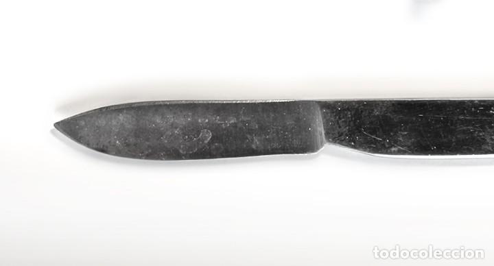 Vintage: Original utensilio de farmacia para quitar el troquel de las cajas de medicamento. De acero inox.