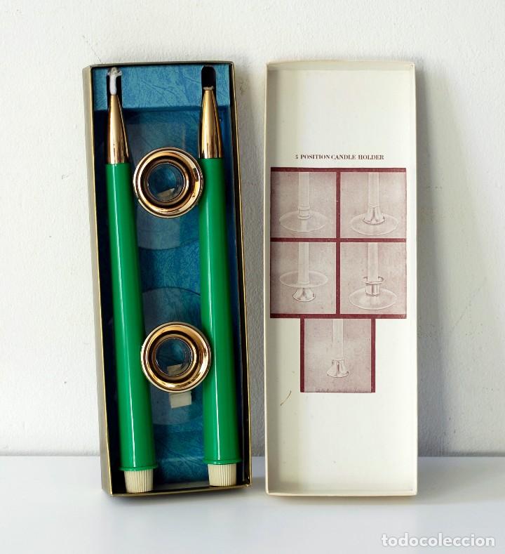 Vintage: Juego de dos velas eternas de metal, verdes con detalle dorado. Marca Amber Glo Quintet, Made in USA