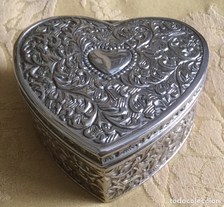 Vintage: CAJA VINTAGE DE ALPACA PLATEADA CON FORMA DE CORAZ&Oacute;N