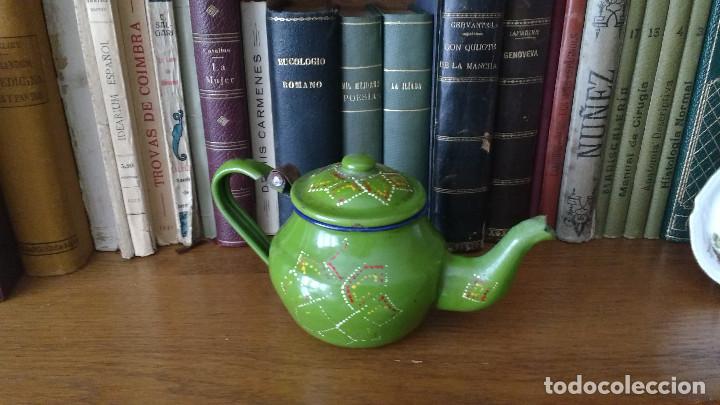 Vintage: peque&ntilde;a tetera de chapa - Foto 1