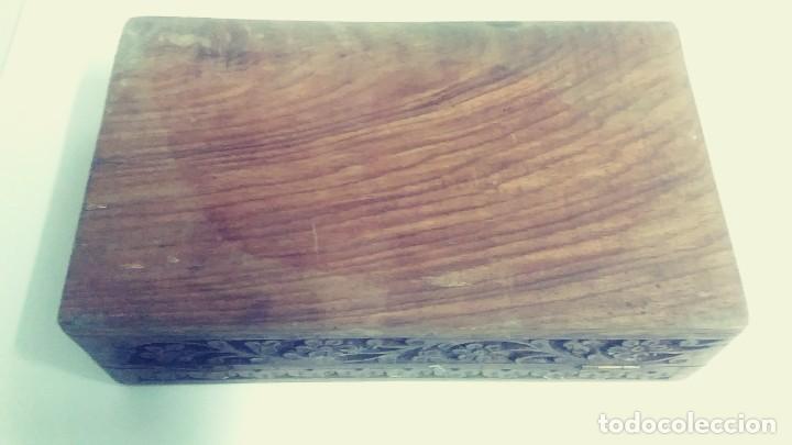 Vintage: Caja de madera labrada con incrustacion - Foto 8