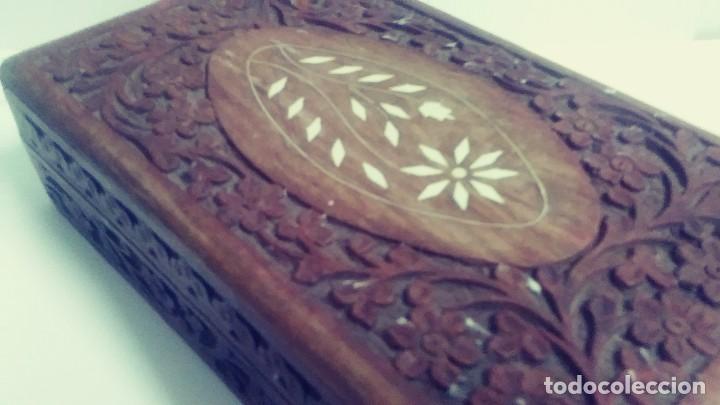 Vintage: Caja de madera labrada con incrustacion - Foto 9