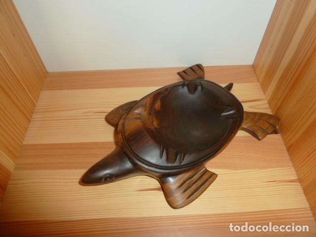 Vintage: Tortuga cenicero. Madera maciza. - Foto 1