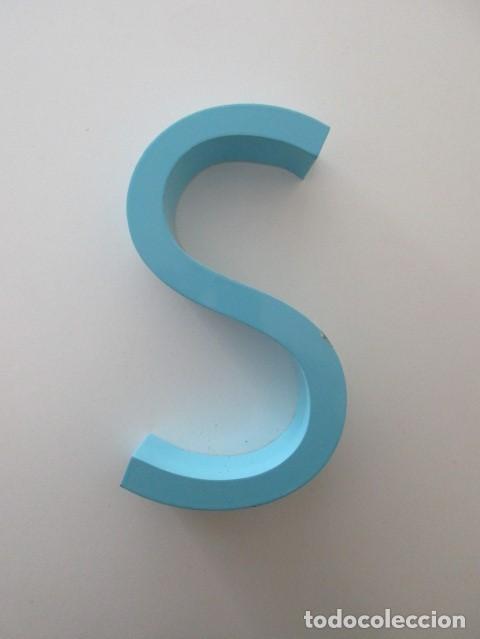 Antigua Letra S Metálica 32 X 23 Cm Color Azul Procedente De Rótulo