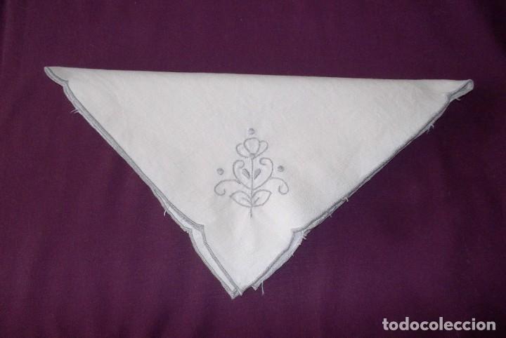 Vintage: SERVILLETA BORDADA A MANO EN COLOR GRIS - Foto 3