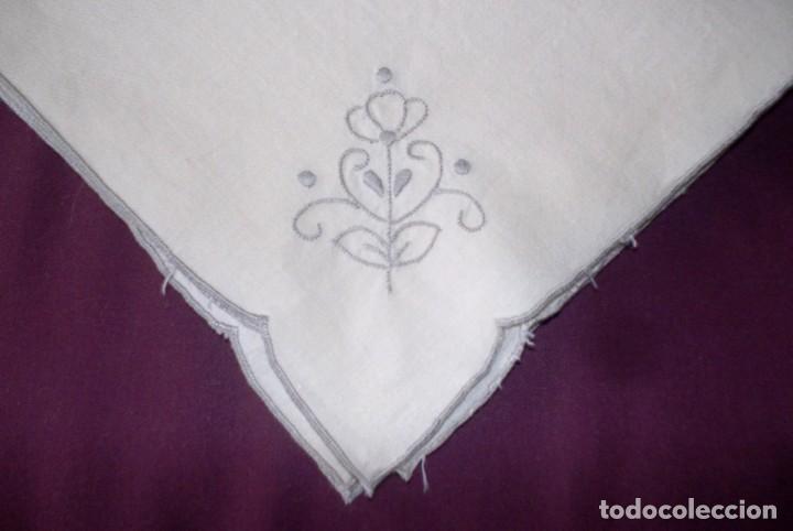 Vintage: SERVILLETA BORDADA A MANO EN COLOR GRIS - Foto 5