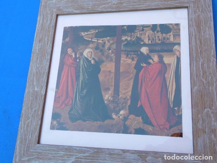 Vintage: Mujeres al pie de la cruz en tabla, 38x38, cm paspartú y trasera chapa madera, marco de mucho valor. - Foto 1 - 148856790