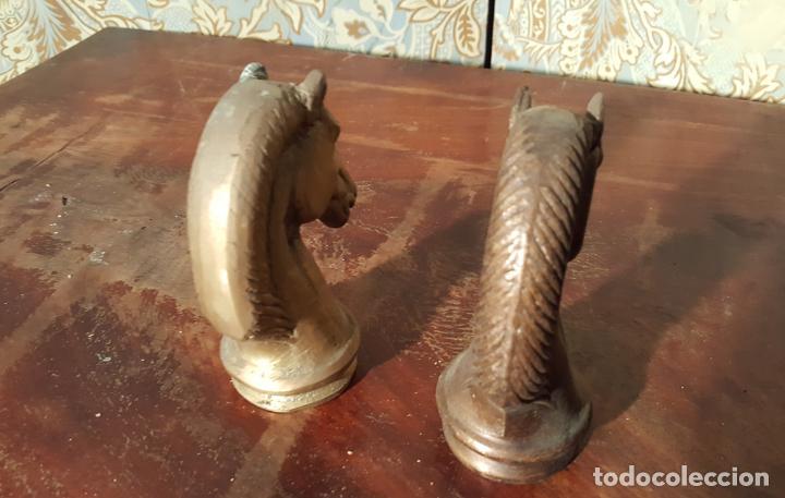 Vintage: PAREJA DE CABEZAS DE CABALLO EN BRONCE - Foto 2