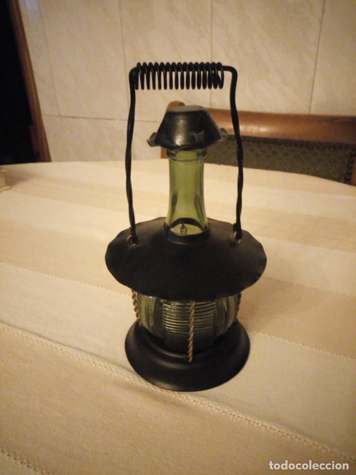 Vintage: Original botella en forma de farol.metal y cristal - Foto 1