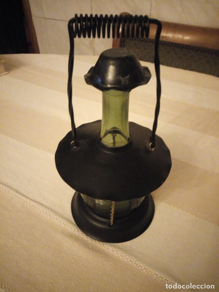 Vintage: Original botella en forma de farol.metal y cristal - Foto 3