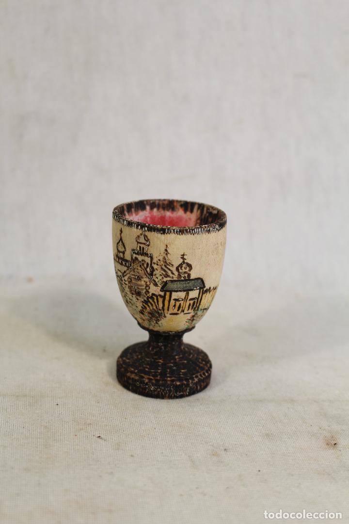 Vintage: huevera de madera pintada a mano - Foto 1