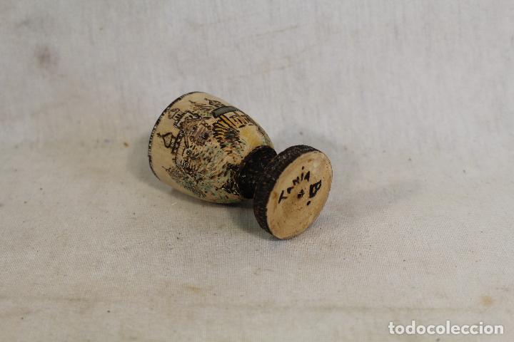 Vintage: huevera de madera pintada a mano - Foto 3