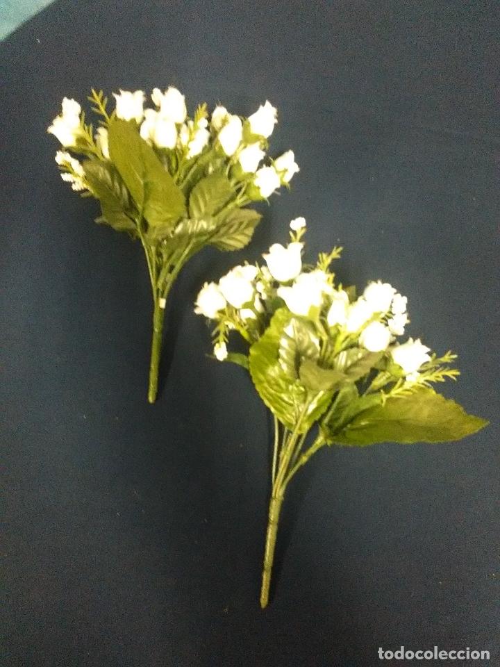 Vintage: DOS RAMOS PLASTICO FLORES TELA