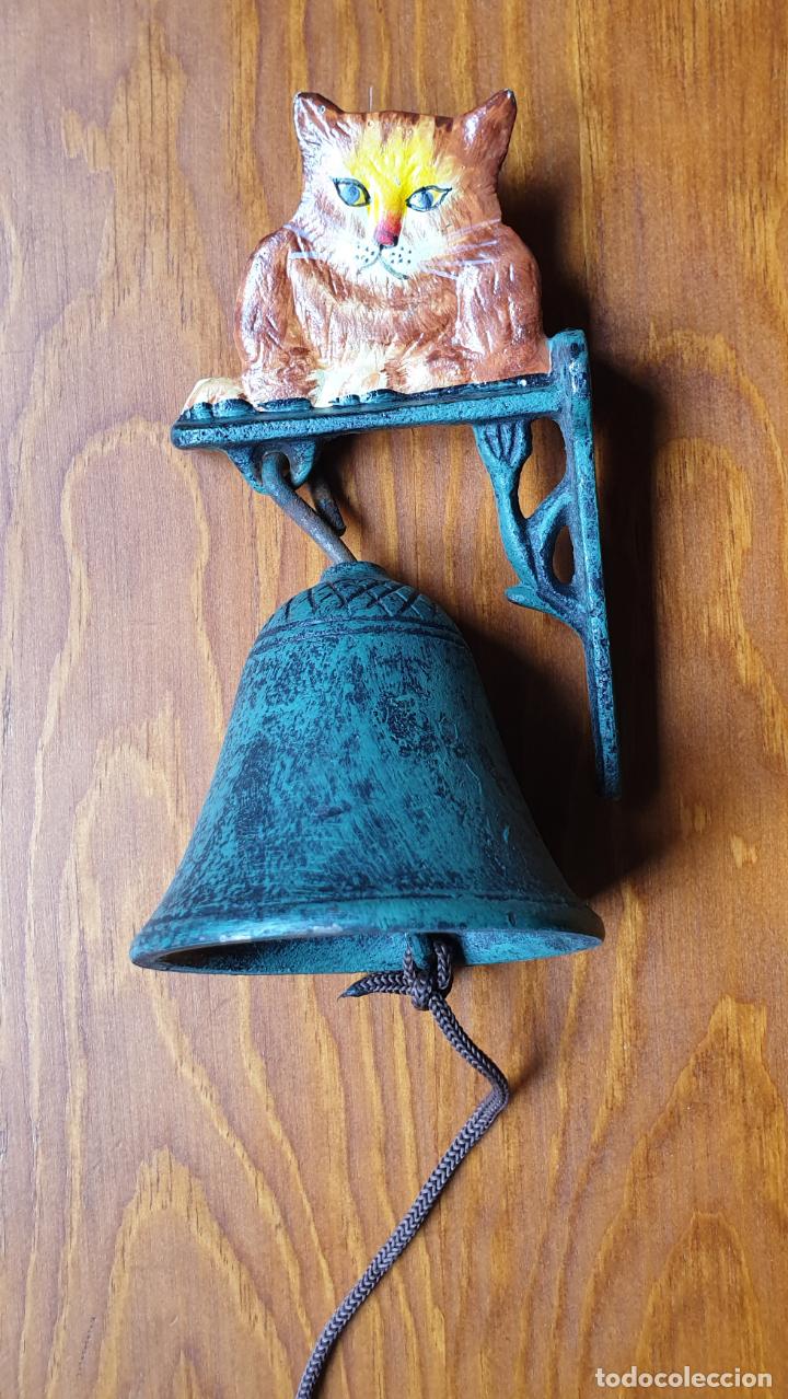 Vintage: CAMPANILLA CON UN GATO DEL SIGLO PASADO DE HIERRO