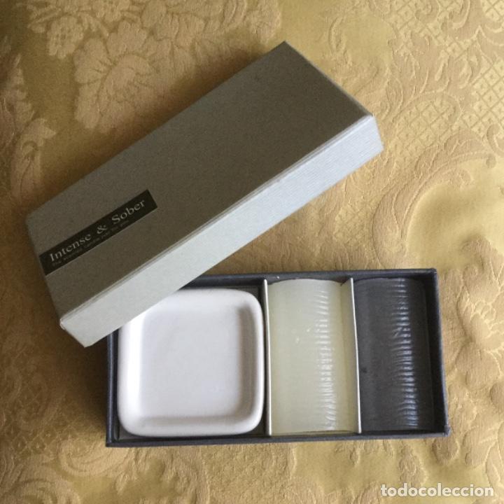 Vintage: CAJA CON DOS VELAS Y BASE CER&Aacute;MICA