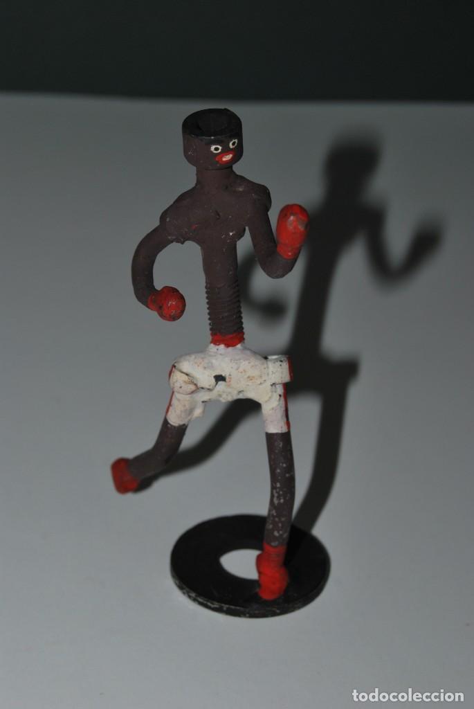 Vintage: CURIOSA FIGURA DE METAL HECHA CON TORNILLOS - BOXEADOR