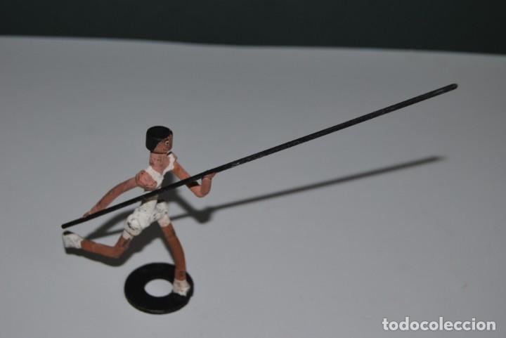 Vintage: CURIOSA FIGURA DE METAL HECHA CON TORNILLOS - SALTADOR CON P&Eacute;RTIGA
