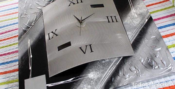 Vintage: RELOJ EN RELIEVE SOBRE LIENZO 70X70 - Foto 2