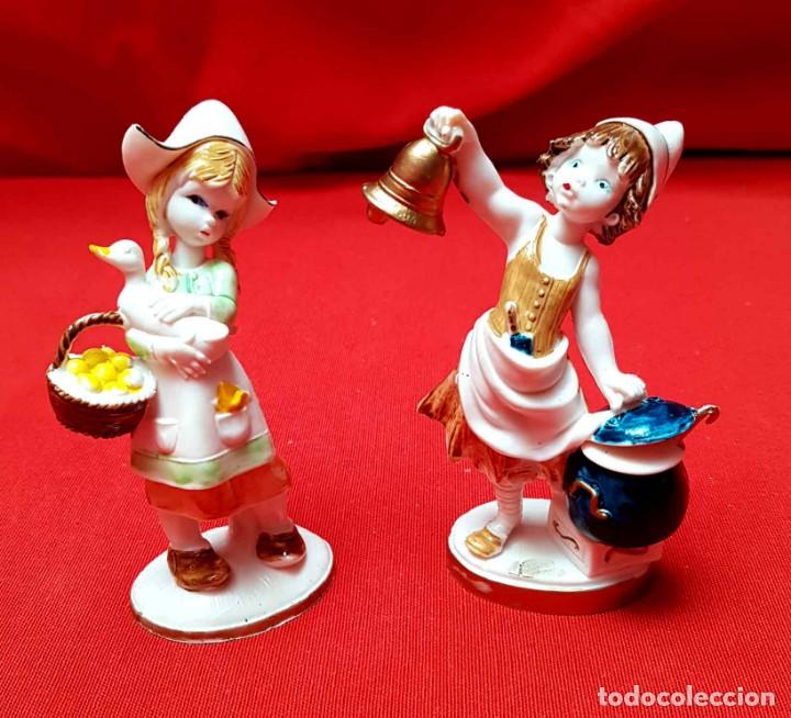 Vintage: PAREJA DE CHICAS, con su caja, nueva