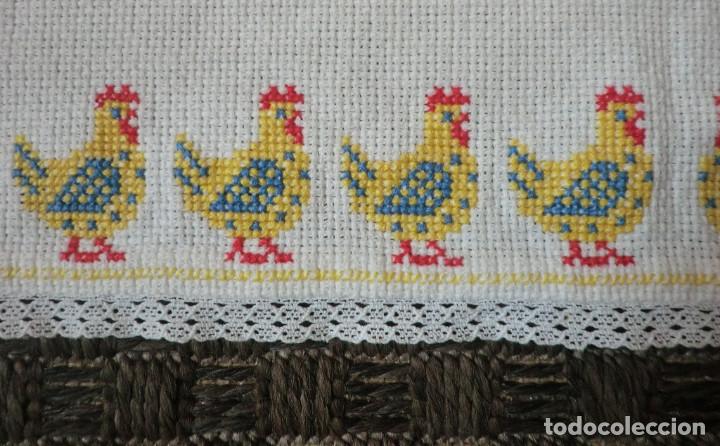 Vintage: Vintage tapete con gallinas punto de cruz