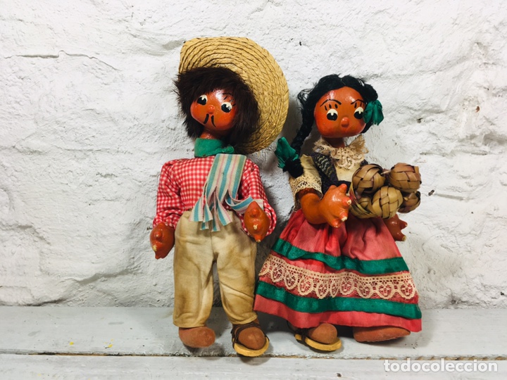 Vintage: DOS MU&Ntilde;ECOS DE CART&Oacute;N Y YESO INDIGENA AMERICANO TRAJE T&Iacute;PICO AMERICA