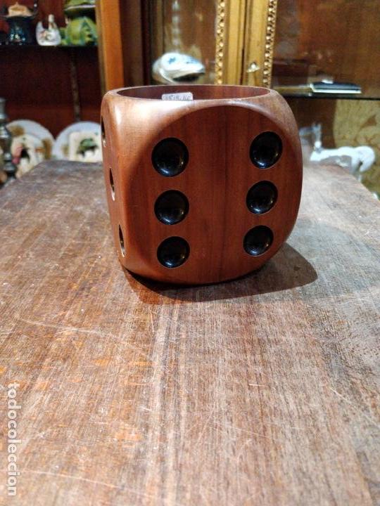 Vintage: Curioso recipiente de madera con forma de dado - 10x10cm