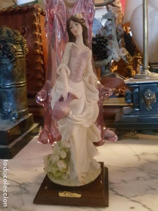 Vintage: Aguadora. Belcari. Figura sobre base de madera firmada.