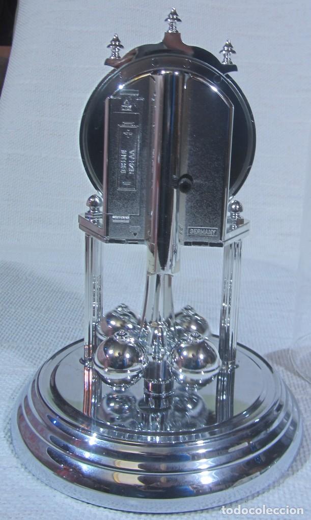 Vintage: Reloj imitaci&oacute;n P&eacute;ndulo de Torsi&oacute;n, a pilas . - Foto 4