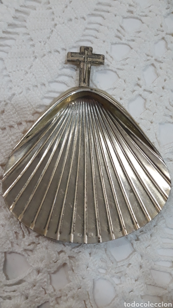 Concha para bautizo con ba&ntilde;o de plata.