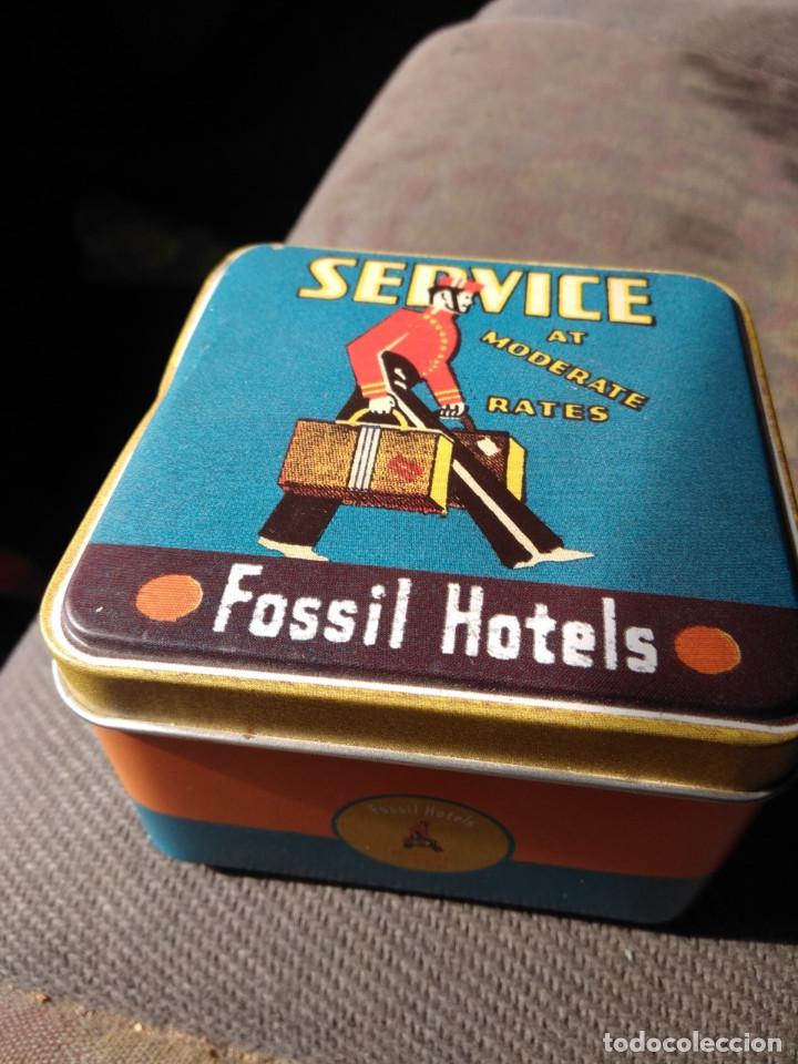 Vintage: ANTIGUA CAJA DE LATA : FOSSIL HOTELS : SERVICE AT MODERATE RATES