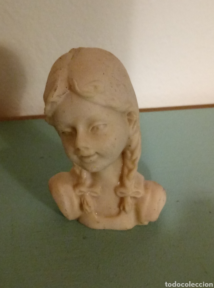 Vintage: Peque&ntilde;o busto ni&ntilde;a con trenzas