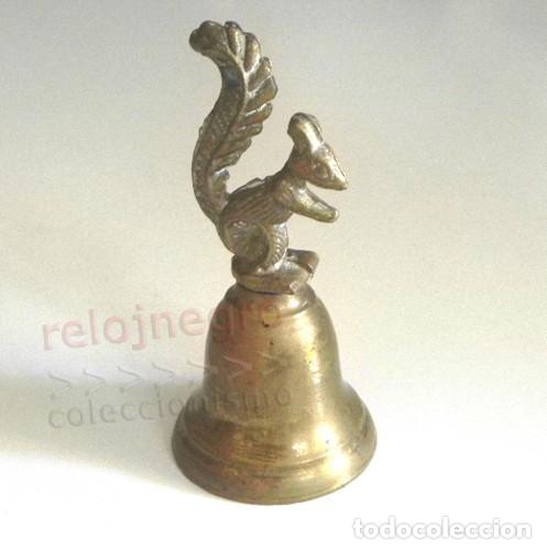Vintage: PEQUE&Ntilde;A CAMPANA DE &iquest; BRONCE ? CON FIGURA ARDILLA CAMPANITA &iquest; ANTIGUA ?&iquest; VINTAGE ?DE METAL DECORACI&Oacute;N