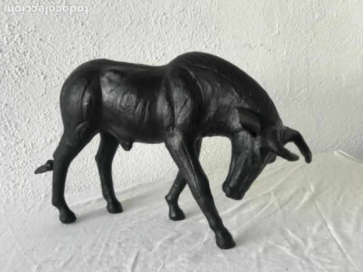 Vintage: GRAN TORO REALIZADO EN PIEL. TAUROMAQUIA. VINTAGE