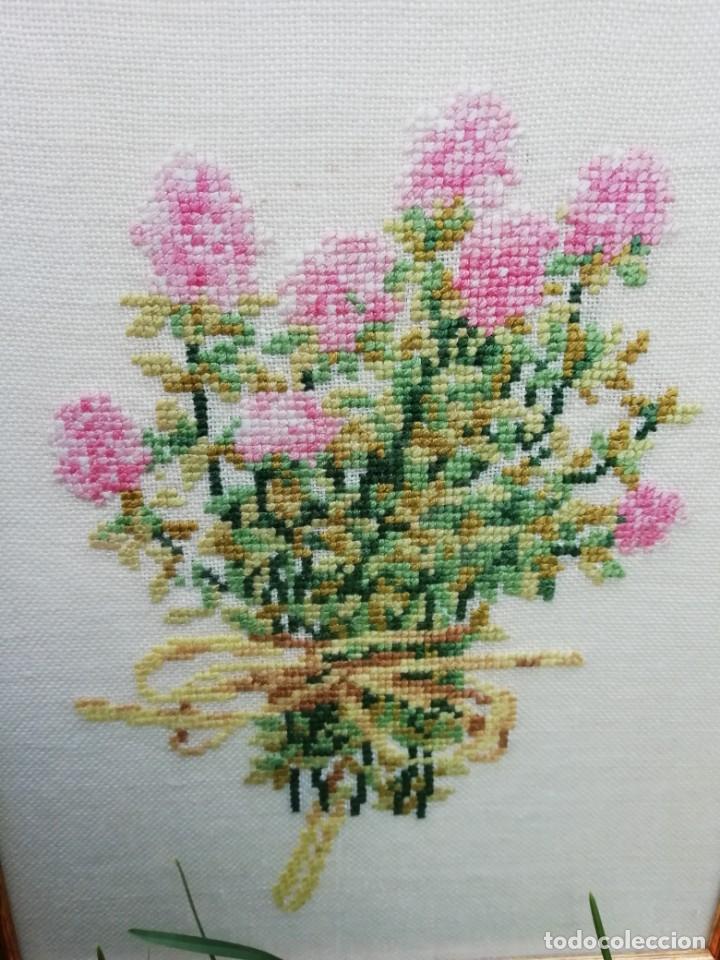 Vintage: Cuadro punto de cruz flores rosas enmarcado