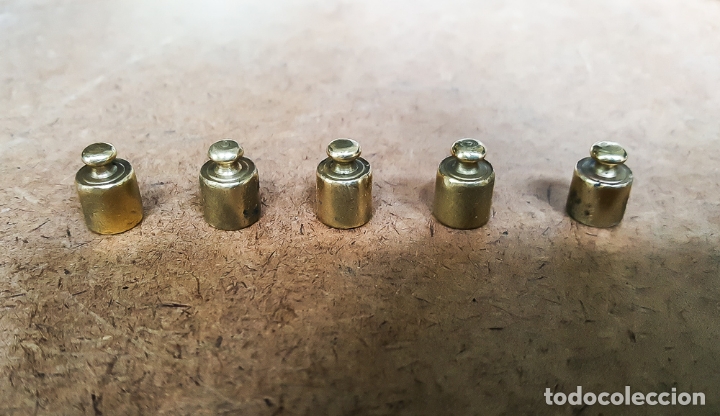 Vintage: LOTE DE 5 PESAS BRONCE DE 5 grms. - Foto 1