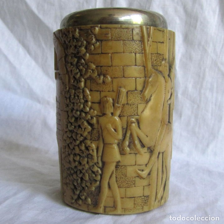 Vintage: Tarro de resina con tapa met&aacute;lica, Relieves de caballeros arqueros medievales Castillo