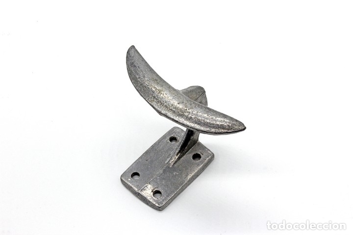 Vintage: Peque&ntilde;o perchero vintage de aluminio. Cogador. Original, a&ntilde;os 60. La base mide 4,5 x 3 cm