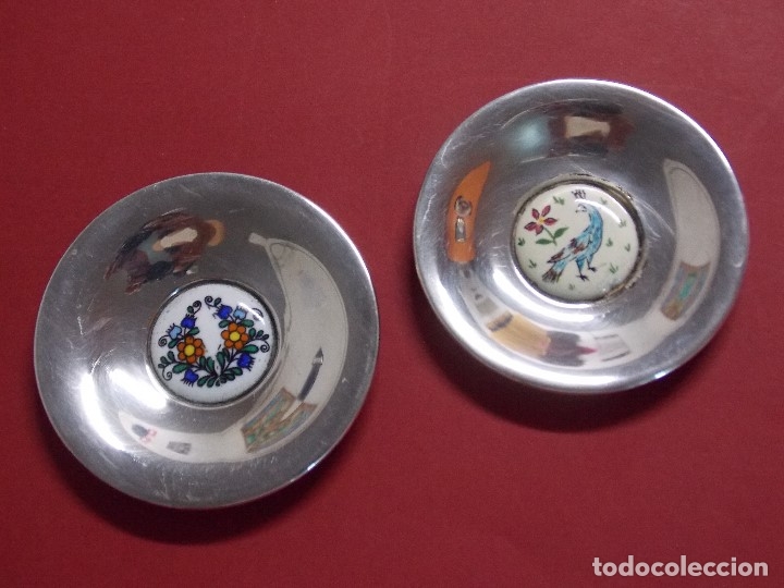 Vintage: 2 PLATITOS DE ALPACA Y CERAMICA PINTADA - DIAMETRO 6,5 - 6,9 CM ... L224