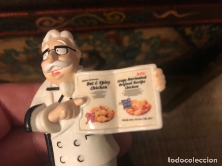Vintage: Figura KFC Coronel Sanders. Con men&uacute; pollo - Foto 3