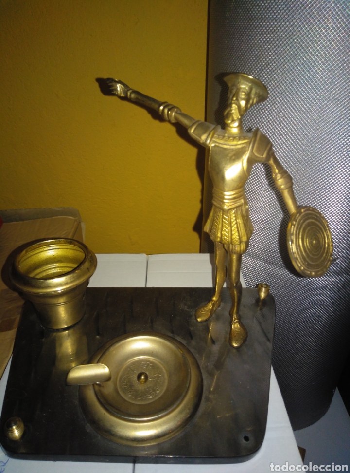 Vintage: Escriban&iacute;a formica y bronce